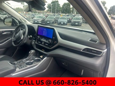 Certified 2024 Toyota Highlander Platinum AWD/4WD image 9
