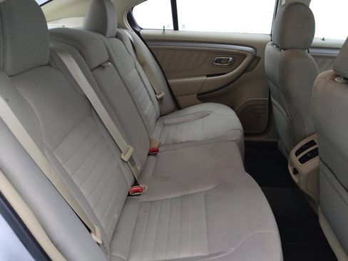 Used 2014 Ford Taurus SE FWD image 19