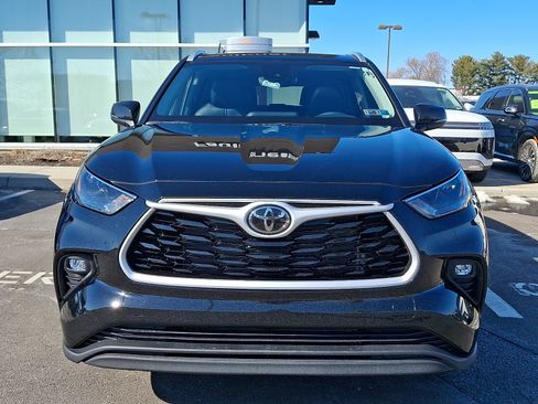 Used 2025 Toyota Highlander XLE image 2