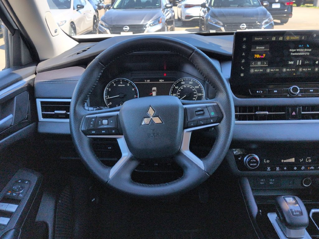Used 2025 Mitsubishi Outlander SE AWD/4WD image 22