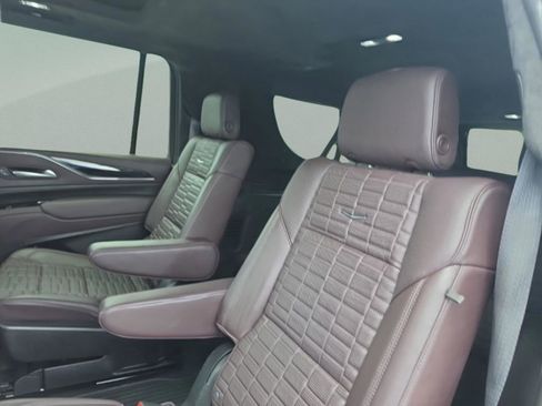 Used 2024 Cadillac Escalade ESV V w/ LPO, ONYX Package AWD/4WD image 24