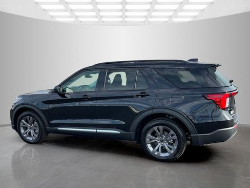 Used 2025 Ford Explorer Active w/ Active Comfort Package image 7