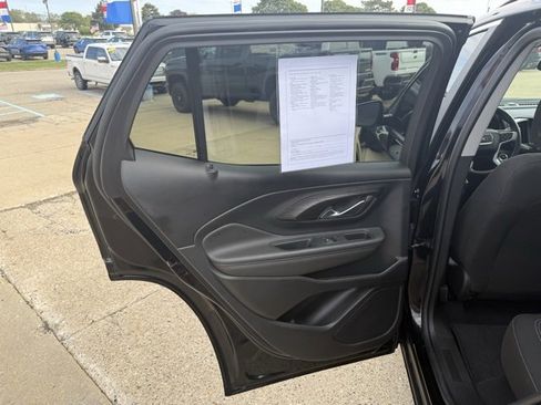 Used 2023 GMC Terrain SLE w/ Driver Convenience Package image 14