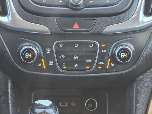 Used 2021 Chevrolet Equinox LT image 12