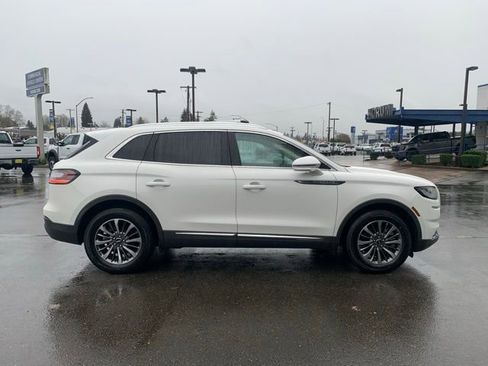 Used 2022 Lincoln Nautilus FWD w/ Premium Package image 8