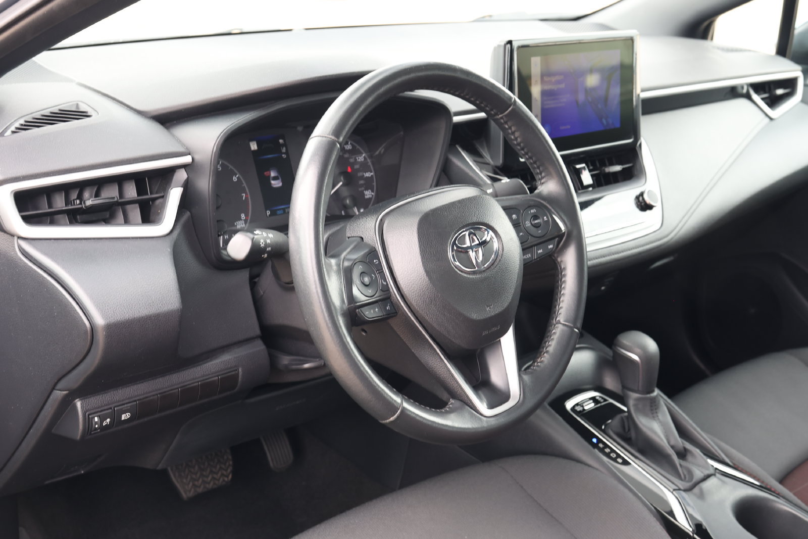 Used 2025 Toyota Corolla SE FWD image 11