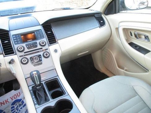 Used 2017 Ford Taurus SE image 32