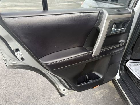 Used 2017 Toyota 4Runner SR5 Premium image 10