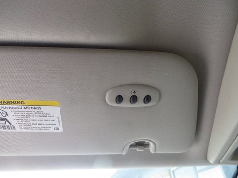 Used 2015 Chrysler Town & Country Touring w/ Driver Convenience Group image 53