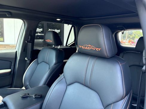 Used 2025 Honda Pilot TrailSport image 3