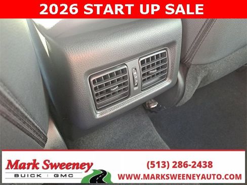 Used 2025 Toyota Camry SE image 8