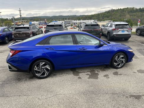 Used 2025 Hyundai Elantra SEL FWD image 6