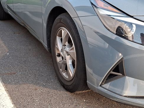 Used 2021 Hyundai Elantra SE FWD image 6