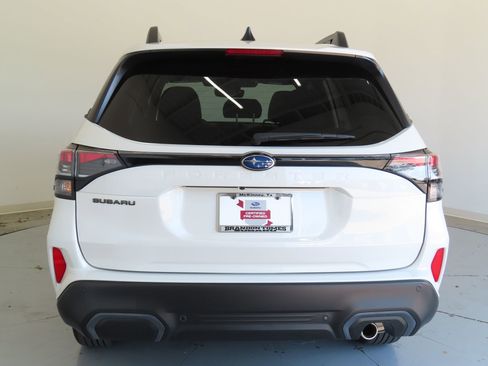 Used 2025 Subaru Forester Limited image 5