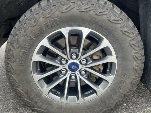 Used 2017 Ford F150 XLT w/ Equipment Group 302A Luxury AWD/4WD image 11