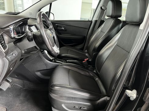Used 2020 Chevrolet Trax LT w/ Redline Edition FWD image 12