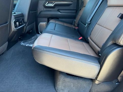 Certified 2024 Chevrolet Silverado 1500 High Country w/ Technology Package AWD/4WD image 8
