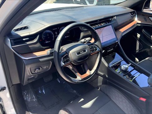 Certified 2025 Jeep Grand Cherokee Summit AWD/4WD image 17