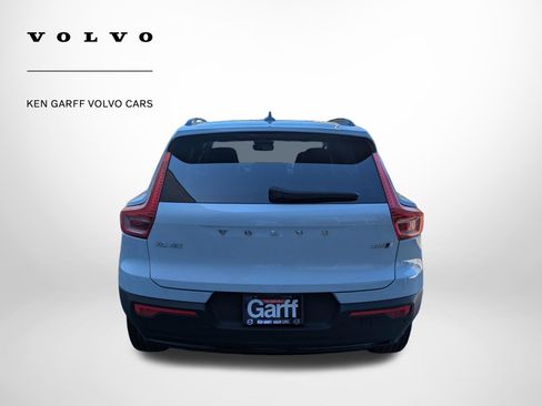 Used 2025 Volvo XC40 B5 Ultra image 4