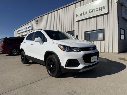 Used 2018 Chevrolet Trax LT w/ LT Convenience Package image 1