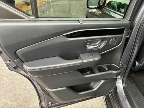 Used 2024 Honda Pilot Touring image 19