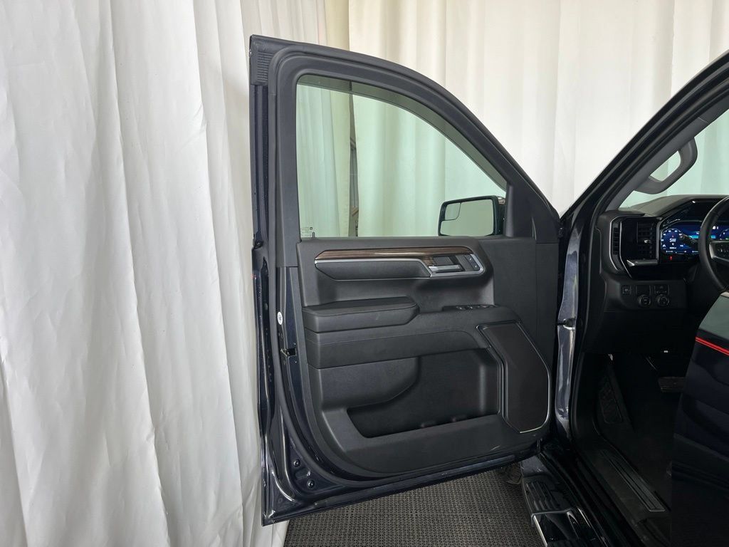 Used 2023 Chevrolet Silverado 1500 LT w/ Protection Package RWD image 17