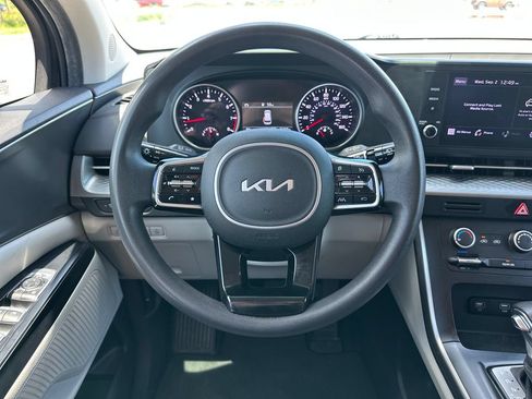 Used 2022 Kia Carnival LX FWD image 15