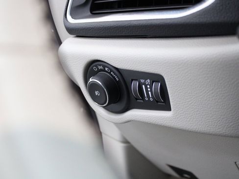 Used 2020 Chrysler Pacifica Limited image 34