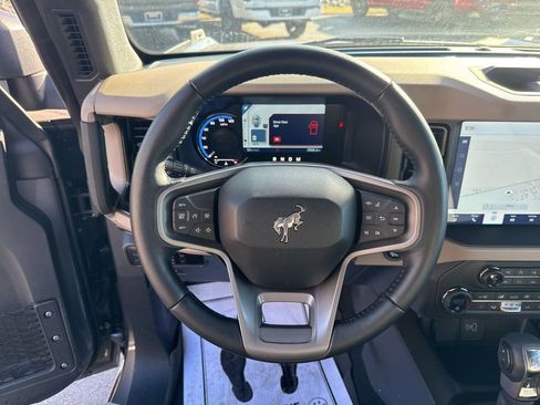 Used 2023 Ford Bronco Wildtrak image 19