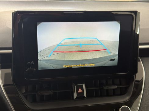 Used 2025 Toyota Corolla LE FWD image 18
