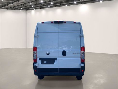 Used 2026 RAM ProMaster 2500 w/ Convenience Group FWD image 6