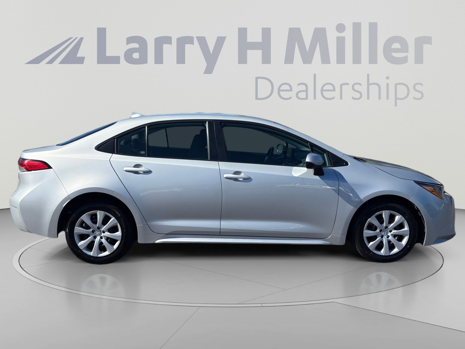 Used 2024 Toyota Corolla LE FWD image 6