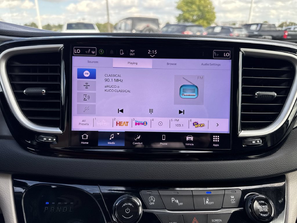 Used 2024 Chrysler Pacifica Touring-L FWD image 16