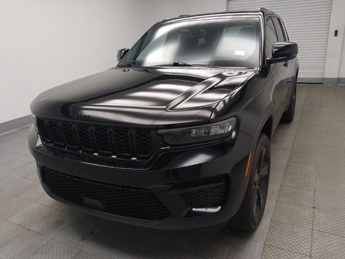 Used 2023 Jeep Grand Cherokee Altitude AWD/4WD image 15