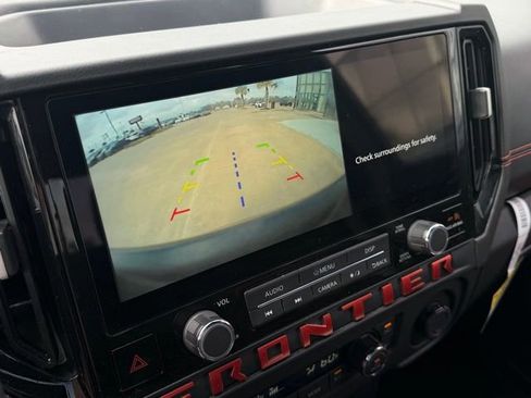 Used 2025 Nissan Frontier PRO-4X image 19