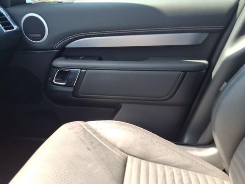 Used 2025 Land Rover Discovery Dynamic SE image 26