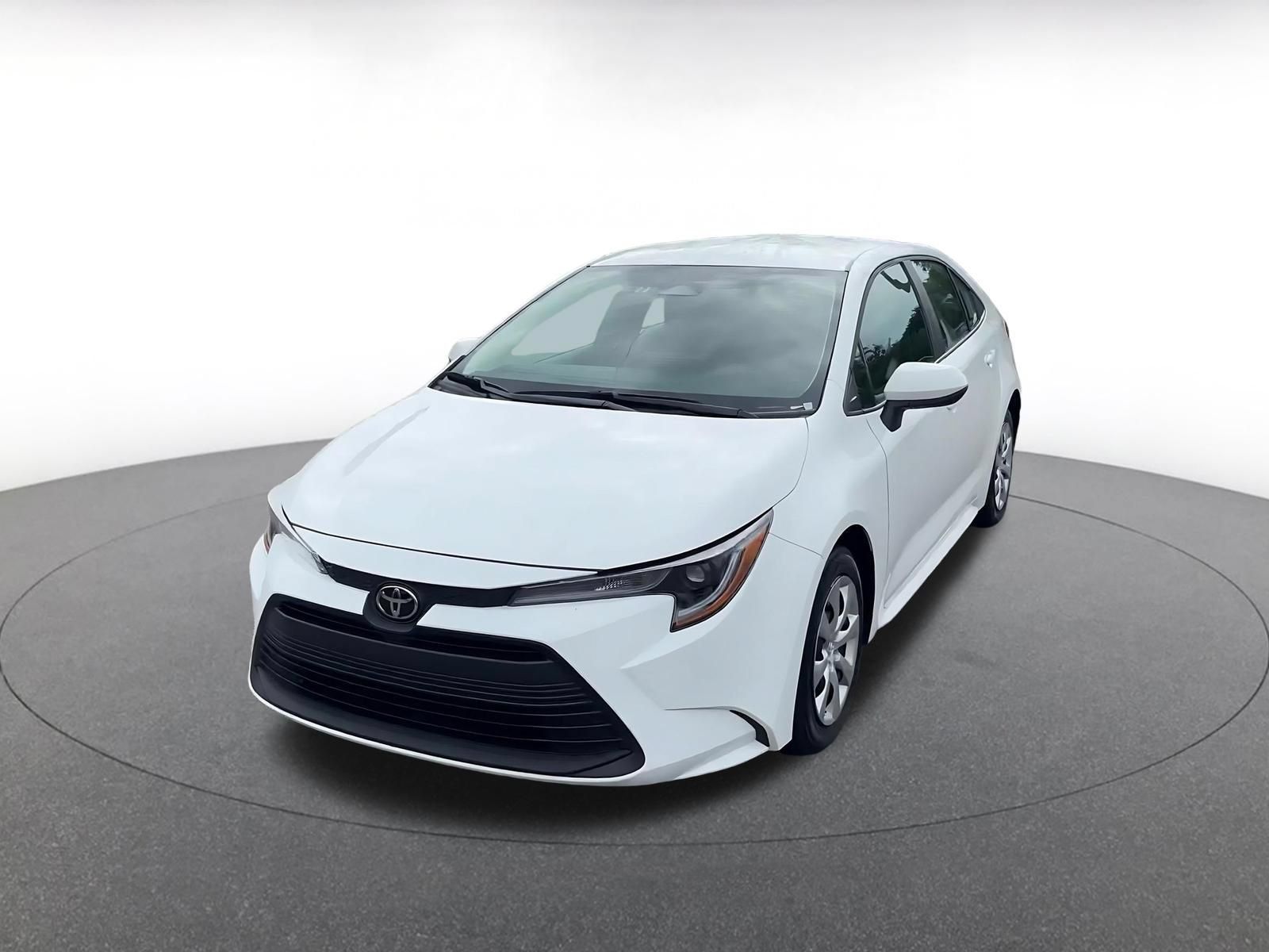 Used 2025 Toyota Corolla LE FWD image 4