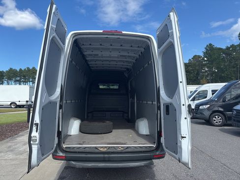 Used 2024 Mercedes-Benz Sprinter 2500 image 9