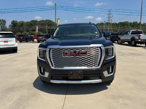Used 2021 GMC Yukon Denali w/ Advanced Technology Package AWD/4WD image 3