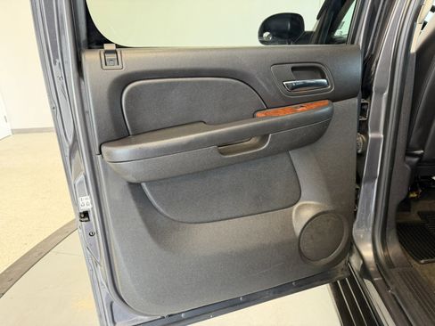 Used 2010 Chevrolet Avalanche LT image 20