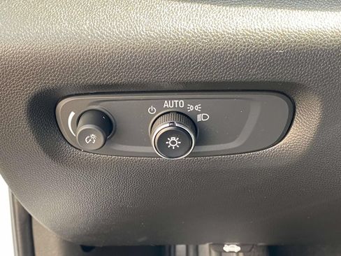 Used 2023 Chevrolet Traverse LT FWD image 19