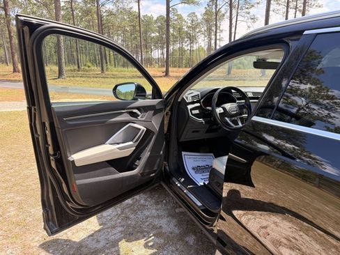 Used 2024 Audi Q3 2.0T Premium image 13