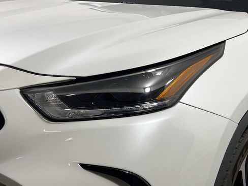 Used 2022 Toyota Highlander XSE image 12