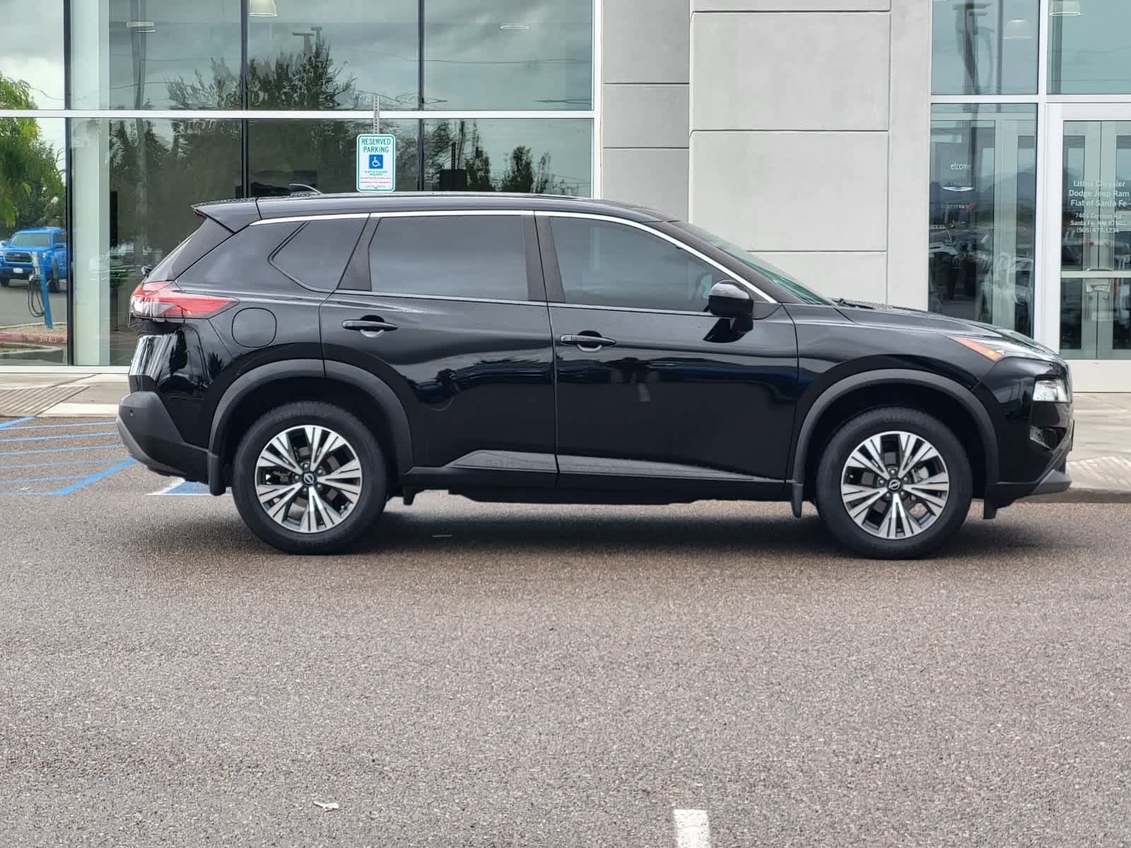 Used 2023 Nissan Rogue SV AWD/4WD image 4