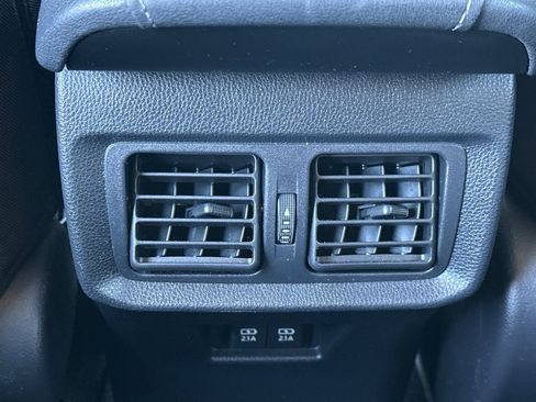 Used 2022 Toyota Venza LE image 43