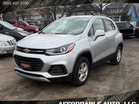 Used 2018 Chevrolet Trax LT w/ LT Convenience Package image 1