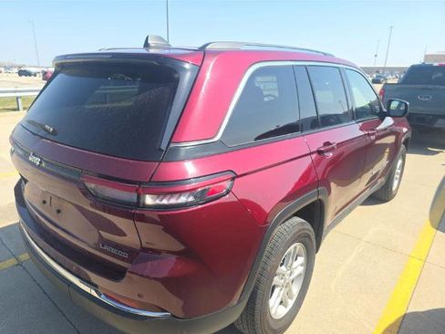 Used 2023 Jeep Grand Cherokee Laredo image 3