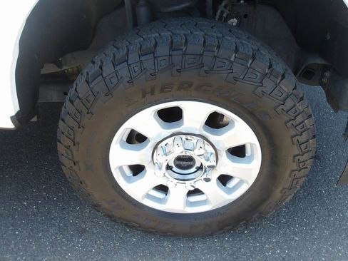 Used 2024 Ford F250 XLT image 10