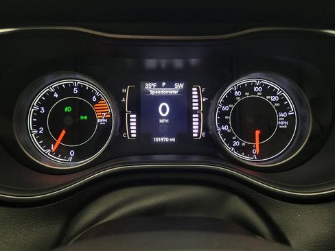 Used 2019 Jeep Cherokee Latitude Plus image 23