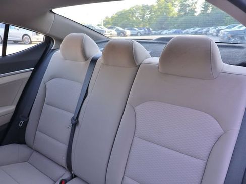 Used 2020 Hyundai Elantra SE FWD image 10
